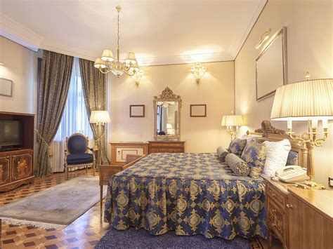 You Cant Go Wrong With Antique Bedroom Furniture