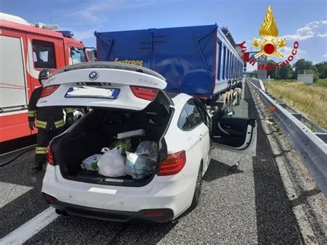 Maxi Tamponamento Sulla A26 Otto Feriti