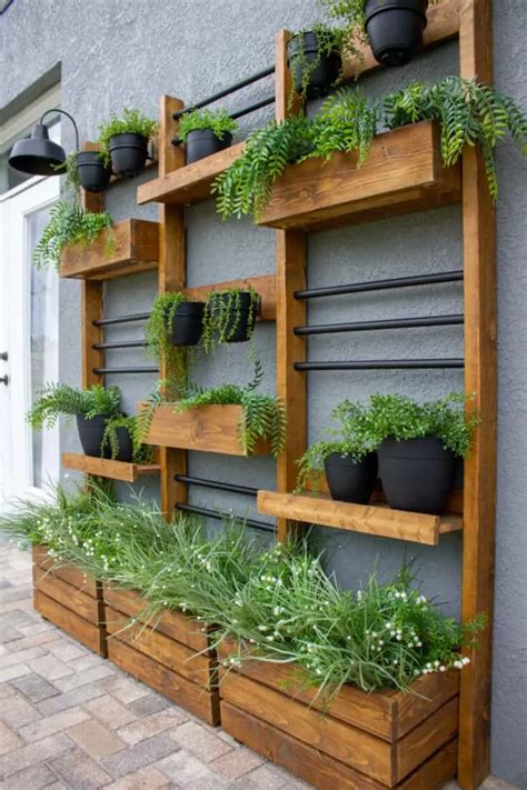 8 Amazing DIY Outdoor Accent Wall Ideas