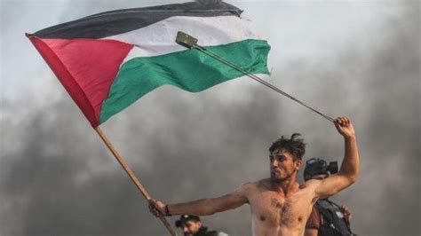 La Viral Imagen De Un Joven Palestino Que Recuerda A La Libertad