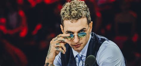 Achille Lauro Ha Una Fidanzata Amore Disperato Dedicato Ad Una