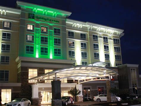 Kid-Friendly Hotels in Davenport, Iowa near I-80 | Holiday Inn & Suites Davenport