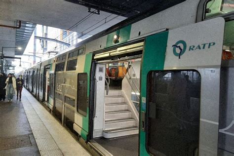 Nanterre Il Chute Sur Les Rails Du Rer A Apr S Une Altercation Avec