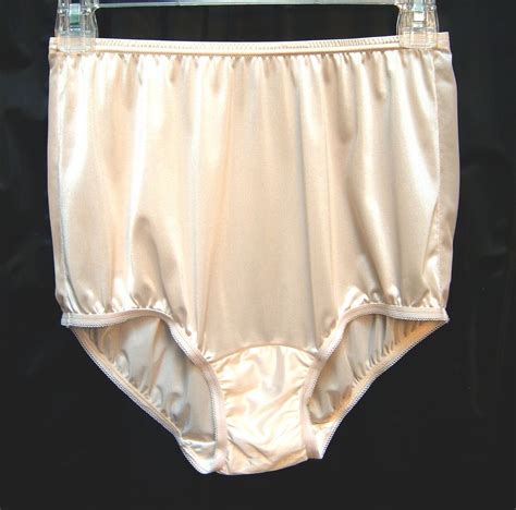 Vanity Fair Nude Fawn 15712 Perfectly Yours Ravissant Nylon Briefs