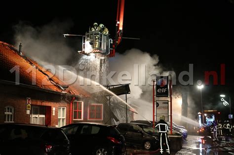 Veertig Brandweermensen Ingezet Bij Grote Brand In Autobedrijf Lattrop