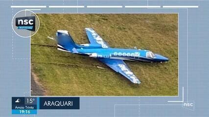 Vídeo Avião derrapa e sai da pista durante pouso em Araquari Santa