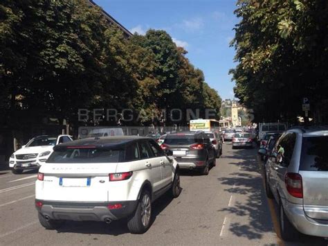 Cantiere In Porta Nuova Traffico Intenso Nel Centro Di Bergamo