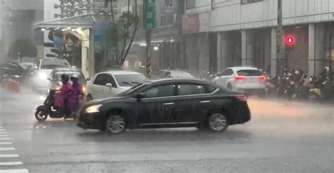 下班小心 10縣市大雨特報！強降雨，中央氣象署針對10縣市發布大雨特報 Ezp9 生活網