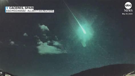 Video Comet Lights Up The Sky Over Spain And Portugal Abc News