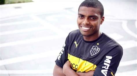 VAI PAGAR A MULTA GALO ACEITA LIBERAR JEMERSON AO FLU POR 12 MILHÕES