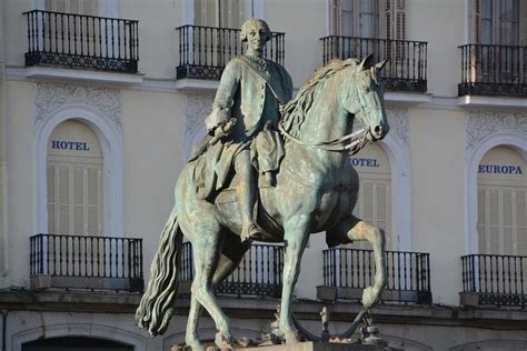 Estatua De Carlos Iii En La Puerta Del Sol Mirador Madrid