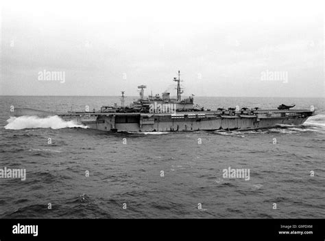 Aircraft carrier hms hermes hi-res stock photography and images - Alamy