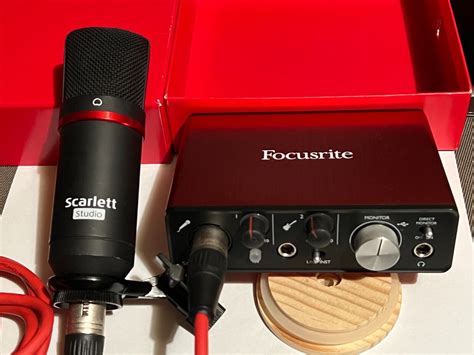 Focusrite Scarlett Solo Gen2 With Mic Town