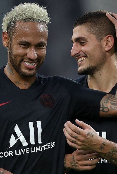 El apasionado beso de Neymar a Marco Verratti por su cumpleaños Foto