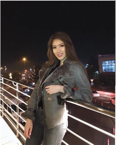 New Hot Sexy Saniya Abizova Bikini Pics