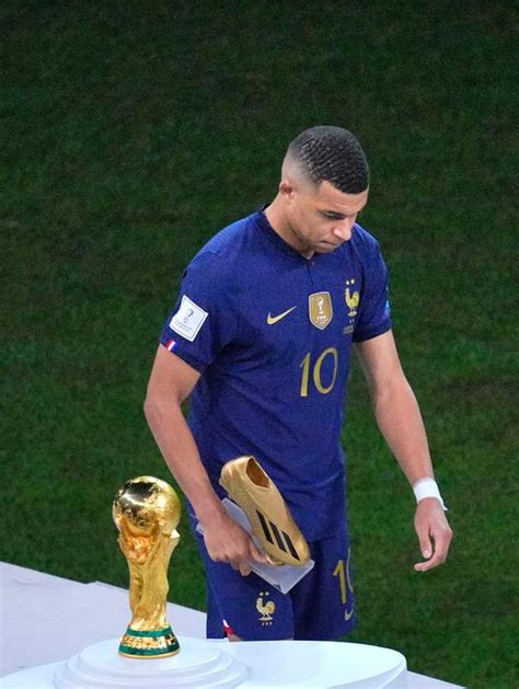 Top Skor Piala Dunia Kylian Mbappe Bawa Pulang Sepatu Emas Foto