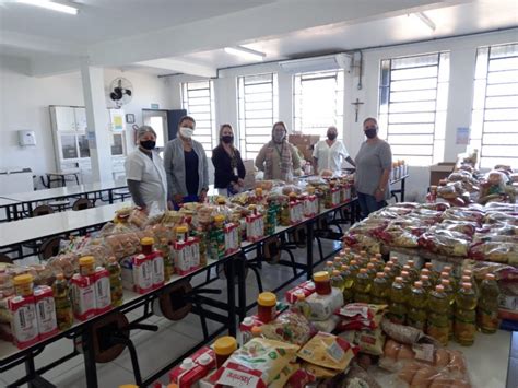 Secretaria De Educação Distribui Kits De Alimentos Para Famílias Em