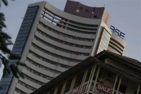 Sensex Flat Today Et Market Watch Sensex And Nifty Close Flat Amid