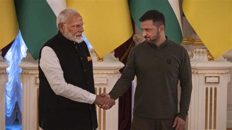 Narendra Modi se reúne con Zelenski en Kiev y le urge a sentarse a