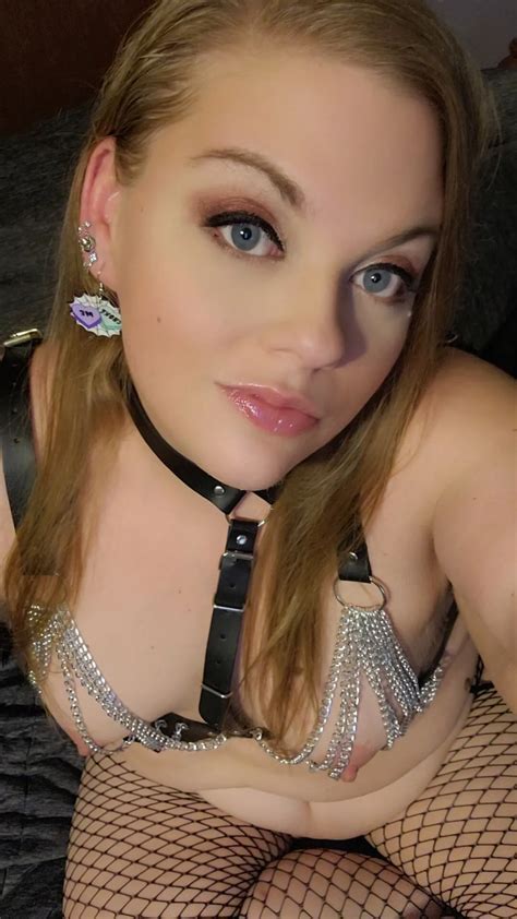 Fishnets And Chains Because I Think I M A Catch Nude Pics XHamster
