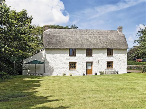 This Delightfully Cosy Detached Thatched Holiday Cottage Is Perfect