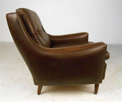 Mid-Century Modern Tufted Brown Leather Club Chair at 1stDibs | mid ...