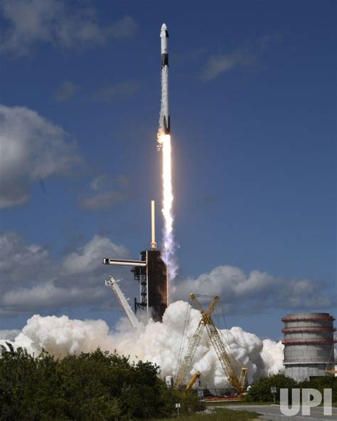 Photo Spacex Nasa Crew 5 Launches From The Kennedy Space Center