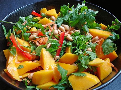 Exotischer Mango Salat mit Paprika Koriander und Erdnüssen Chefkoch