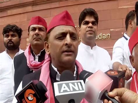 Akhilesh Yadav Condemns Hathras Stampede Incident Holds Bjp Govt