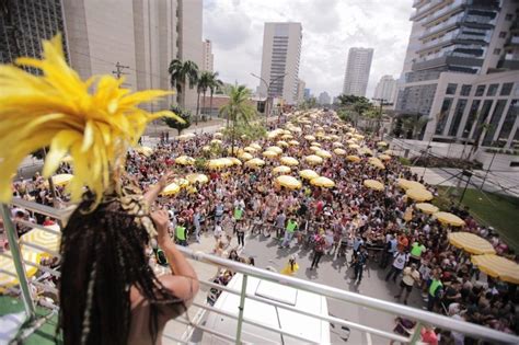 Veja Fotos Do Bloco Agrada Gregos Um Dos Maiores De São Paulo Blocos