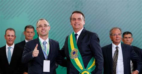 Bolsonaro Diz A Líderes Evangélicos Que Indicará André Mendonça Para O