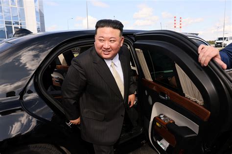 Nh L Nh O Kim Jong Un Tr I Nghi M Xe Limousine C A T Ng Th Ng Putin