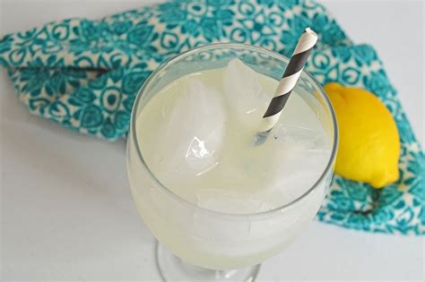 Bourbon Lemonade Cocktail - Aspiring Winos