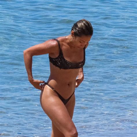 Hot Sexy Karen Bradley Bikini Pics