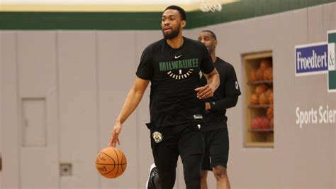 Milwaukee Bucks Assign Rehabbing Jabari Parker To Wisconsin Herd