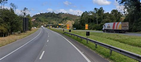 Acidente Interdita Parcialmente Rodovia R Gis Bittencourt Em Barra Do