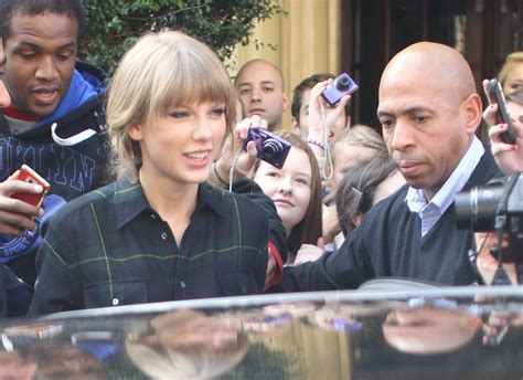 Taylor Swift Pictures Taylor Swift Leaving Her Hotel In London 10612