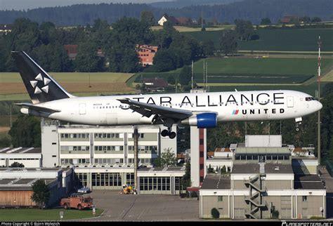 N Ua United Airlines Boeing Er Photo By Bj Rn Wylezich Id