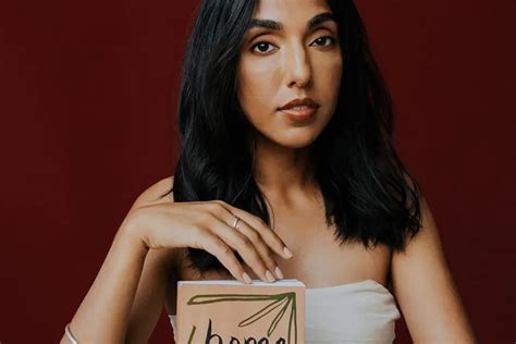 La Poes A Feminista De Rupi Kaur Espejo Sonoro L Erotheque