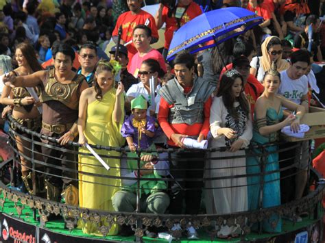 Manila reroutes traffic for Metro Manila Film Festival parade