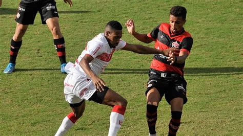 Atacante Lamenta Empate Do Vit Ria Mas Confia Em Volta Por Cima