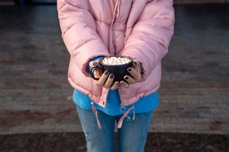 Premium Photo Cup Of Cocoa With Marshmallow In The Hands Of A Girl