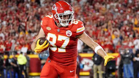 Travis Kelce Breaks Down Decision To Lateral Ball After Catch During