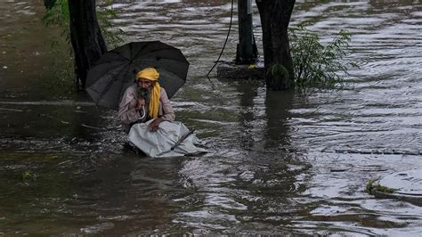 Incessant Rains Leave Delhis Streets Waterlogged