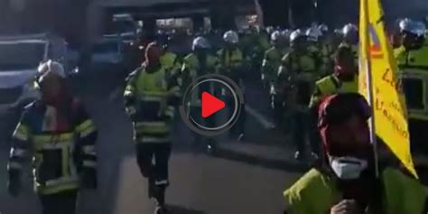 Paris La manifestation des Pompiers a débuté L itinéraire n a pas