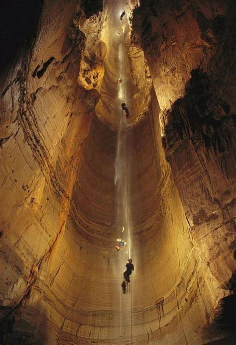 库鲁伯亚拉洞穴（英语：krubera Cave）一译克鲁布拉山洞，也作voronya Cave，位于格鲁吉亚阿布哈兹共和国加格拉区的阿拉贝卡