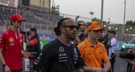 F Pilotu Lewis Hamilton Dan Gazze De Ya Ananlara Tepki