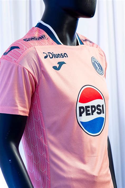 Motagua presenta las nuevas camisetas que utilizará para la temporada