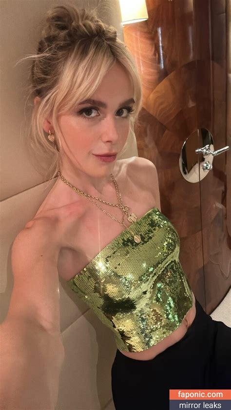 Adventuressabrina Aka Kiernan Shipka Nude Leaks Photo Faponic