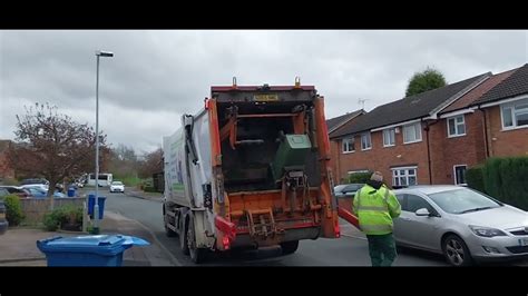 Tamworth Council Mercedes Faun Variopress Econic Emptying Green Garden